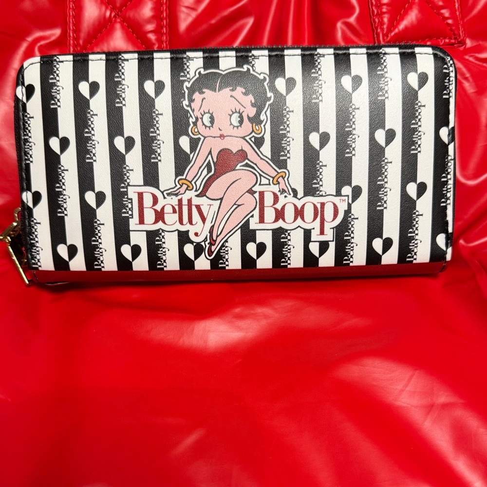 NEW Betty Boop Black and White Heart Stripe Wallet